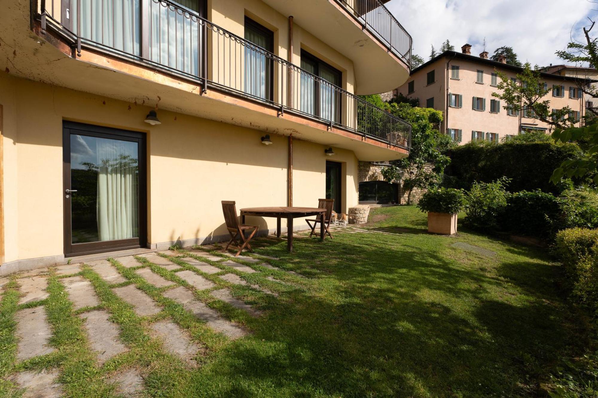 Apartments Vistallihouse Бергамо Экстерьер фото